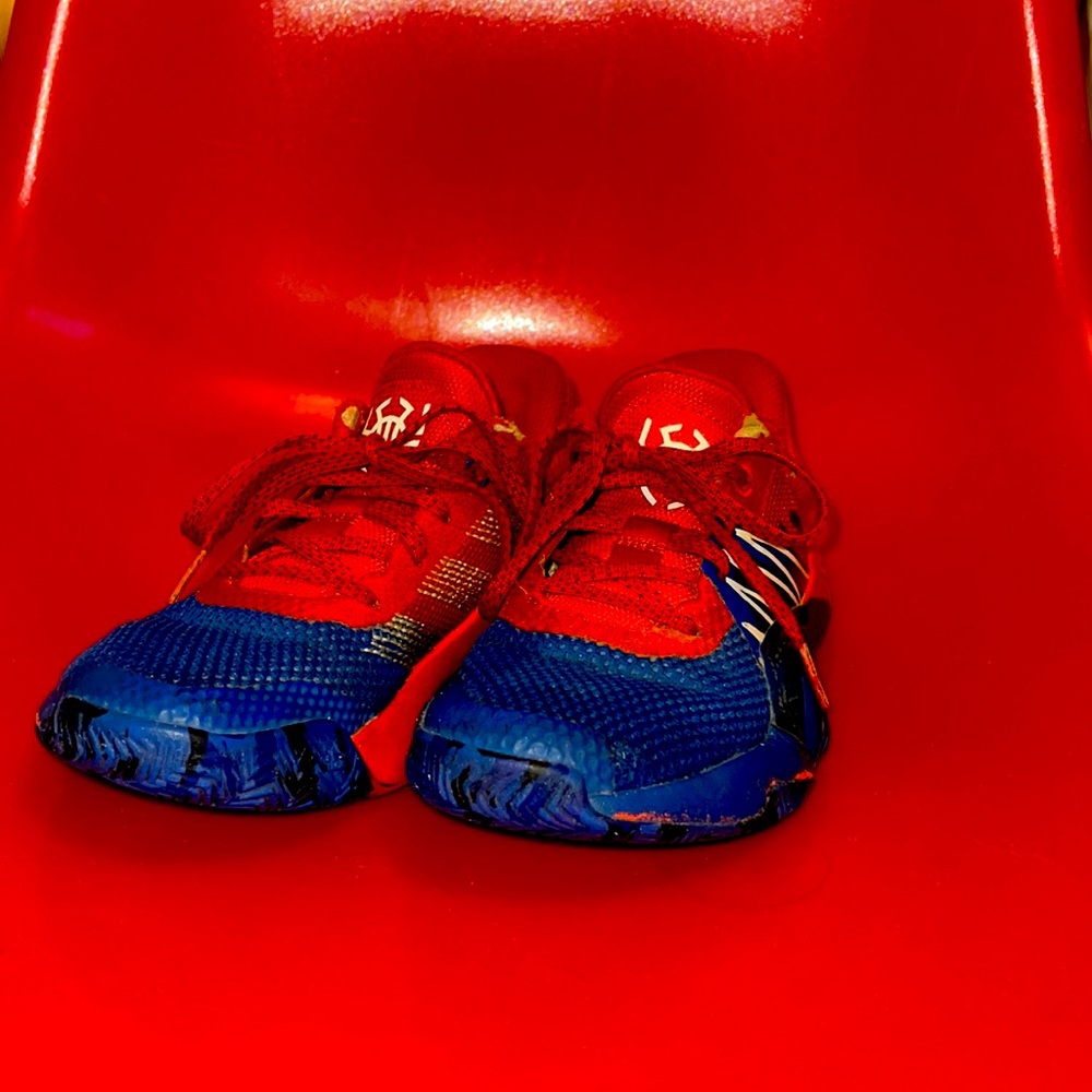 Adidas Donovan Mitchell’s “don 1”Spider-Man” edition Kids size 13